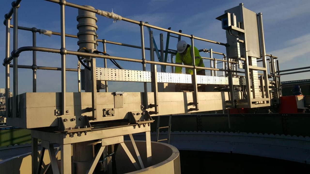 SCRAPER BRIDGE STAINLESS STEEL 2